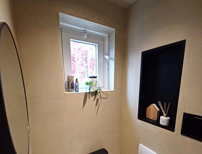 Frescolori sierpleister warme tint toilet afwerking